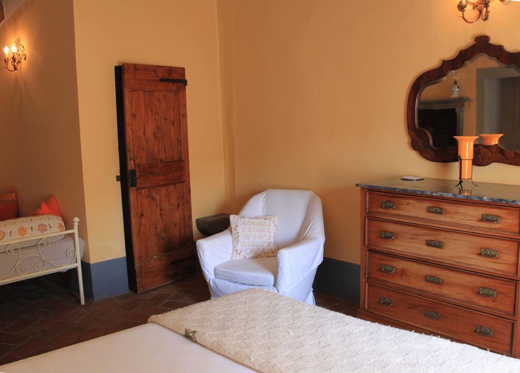 Antica Casa "Le Rondini" Bed & Breakfast Borgo a Buggiano Exterior photo